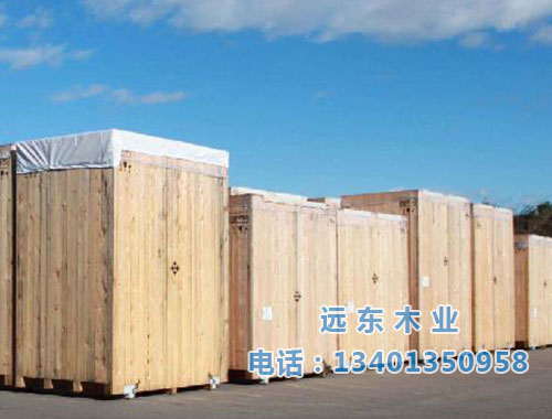 港口堆放的成品木箱